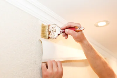Pose de papier peint à Tressandans — revêtements muraux et toiles de verre